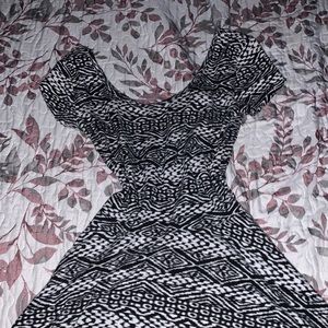 Black and white dress, makes you look very curvy!